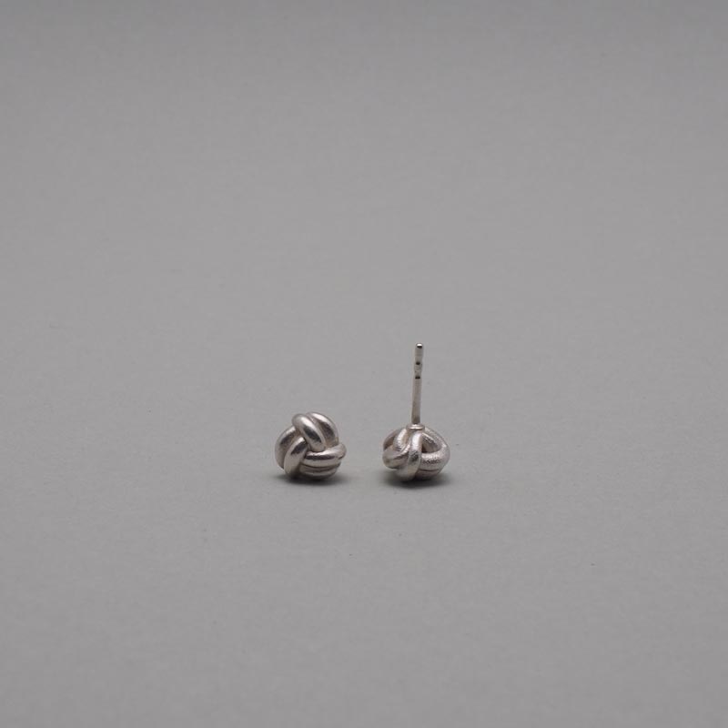 ohrstecker_cad_unendlicher_knoten_925_silber_01